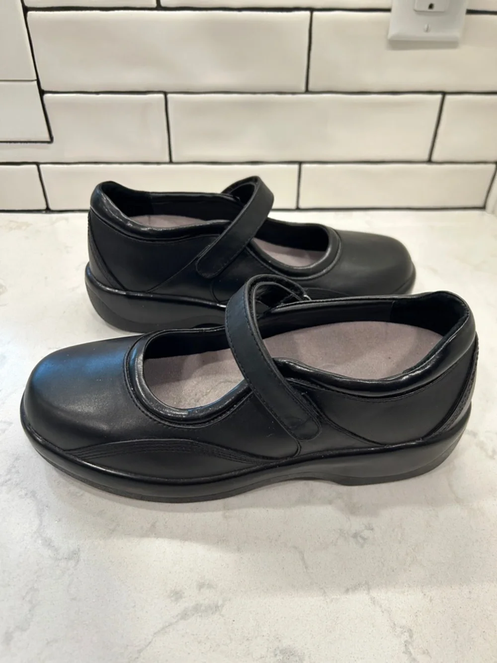 APEX WOMEN'S BIOMECHANICAL MARY JANE‎ 9.5 Wide